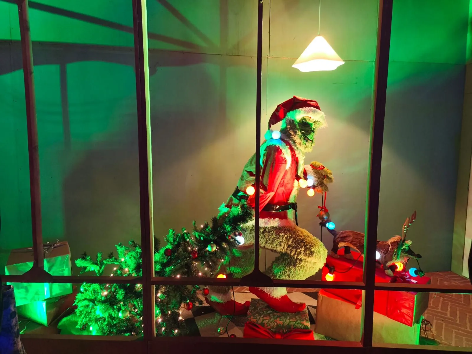 Il Grinch in agguato nel bosco incantato