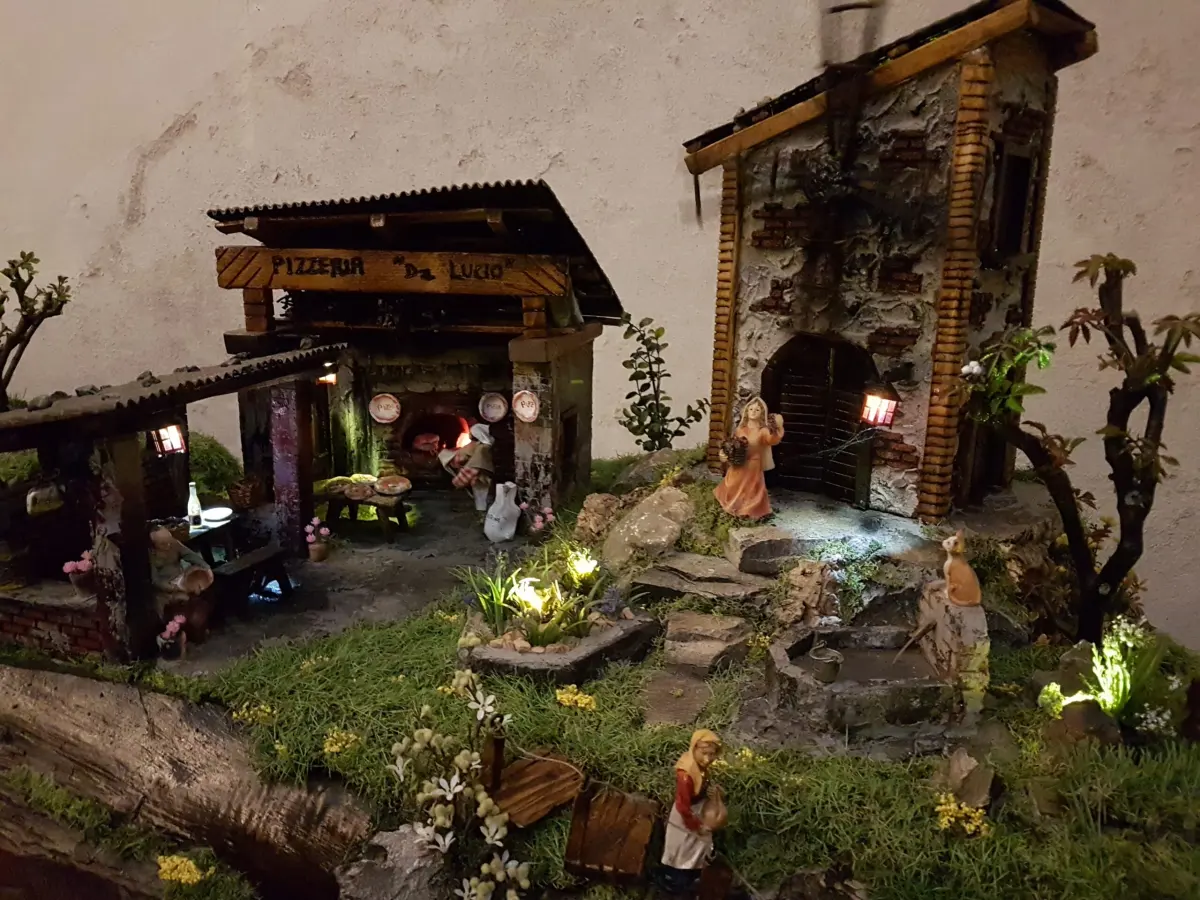 Presepe artigianale illuminato