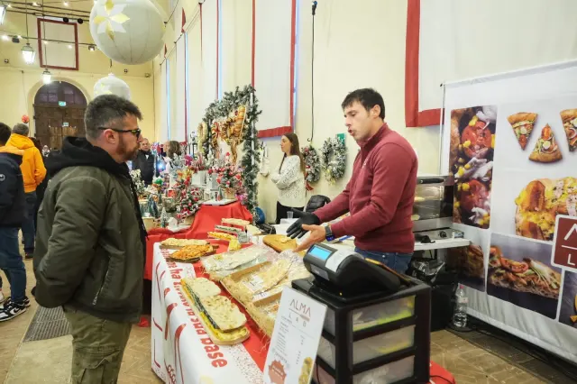 Un banco gastronomico del Mercatino di Natale