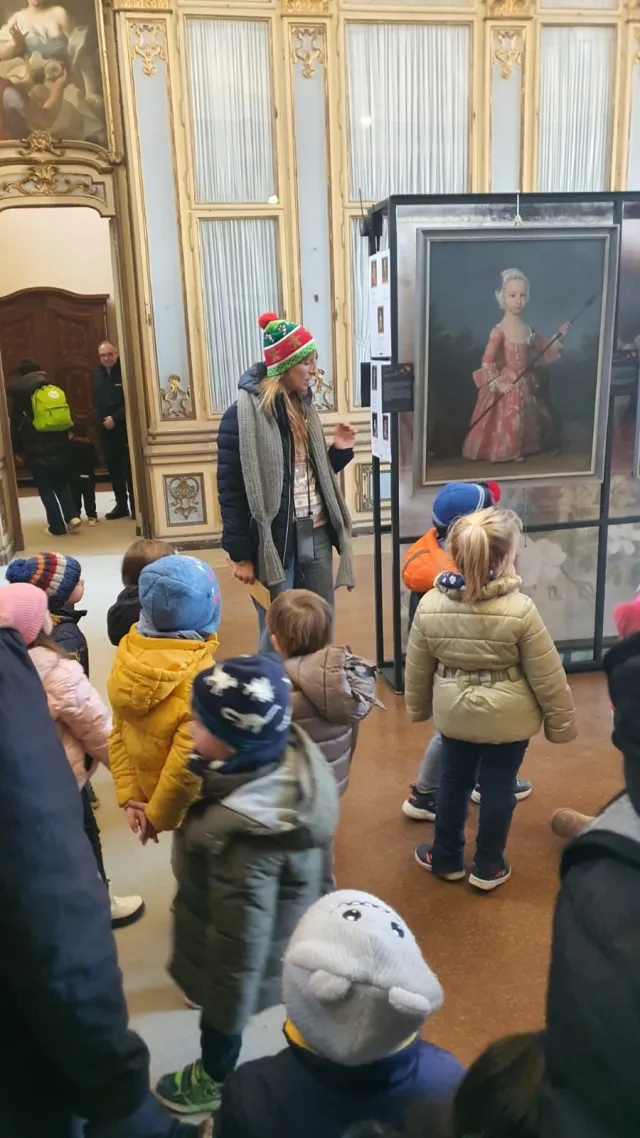 Bambini in gita con gli elfi
