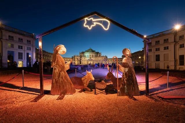 La Natività sotto la stella cometa nel cortile della Palazzina di Stupinigi