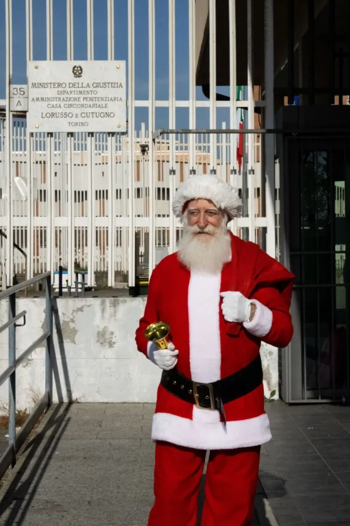 Babbo Natale  e gli auguri alla Casa Circondariale di Torino